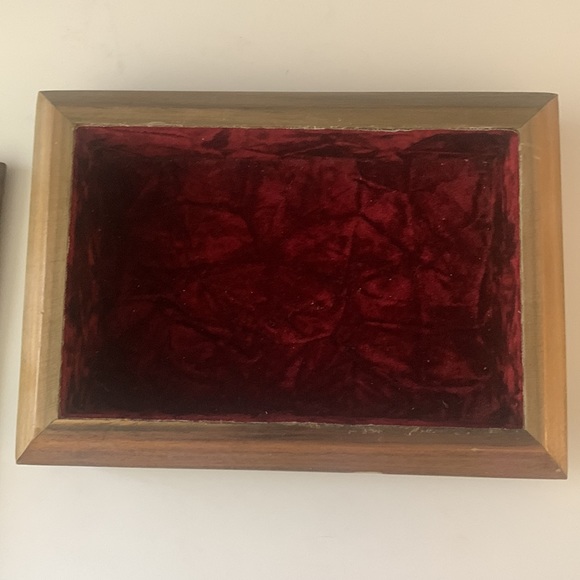Gorgeous Marquetry Wood box with Red Velvet lining. MCM Pyramid style top - Picture 4 of 14